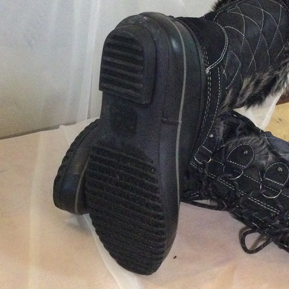 Women's Black Fur-Lined Winter Boots - Picture 6 of 9